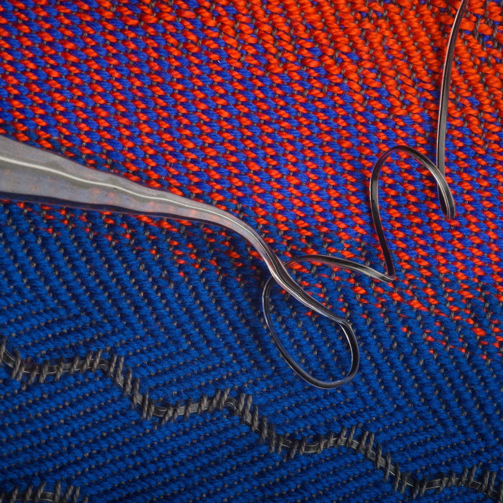 An MIT team has designed an “acoustic fabric,” woven with a fiber that is designed from a “piezoelectric” material that produces an electrical signal when bent or mechanically deformed, providing a means for the fabric to convert sound vibrations into electrical signals. (Image: Greg Hren, cropped by ISN)